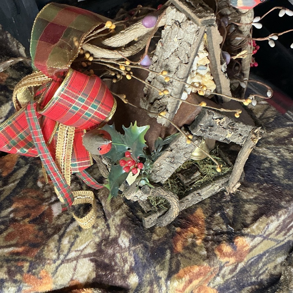 Charming Rustic Birdhouse with Bell and Red Accents - Picture 3 of 7